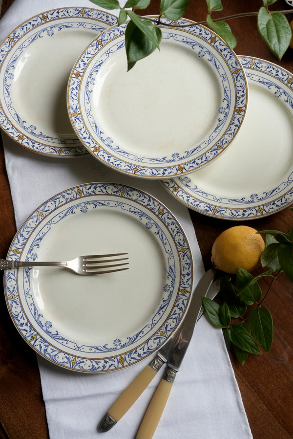 4 assiettes plates Creil et Montereau