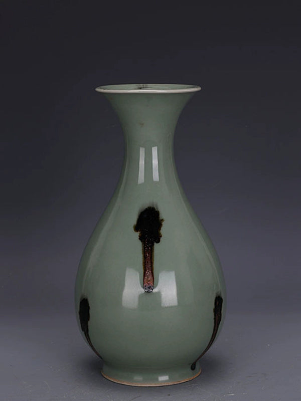 Vase de style Song 'Yuhuchun' en porcelaine Qingci de Longquan à points colorés, effet vieilli, œuvre d'un maître artisan chinois