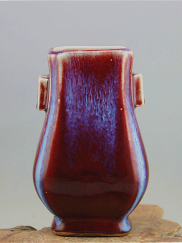 Vase plat à anses de style Yongzheng en glaçure rouge sacrificiel, variation de four, fait par un artisan chinois
